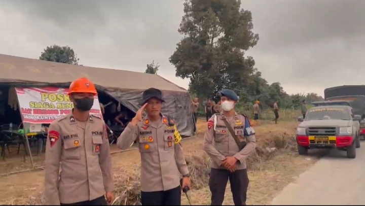 Gunung Sinabung Masih Siaga, Polri Terus Kawal Pengamanan dan Layanan 374 Pengungsi