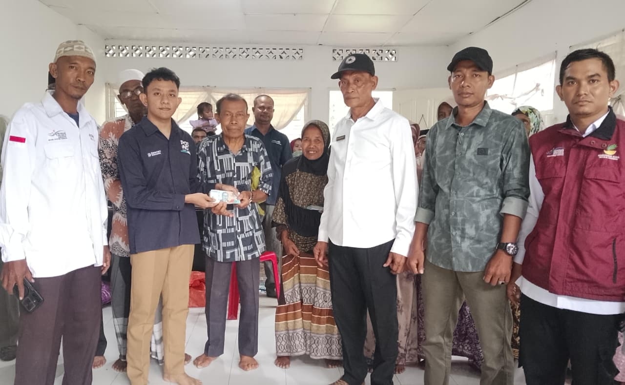 Bantuan Kemensos Rp 3 Juta Cair, 192 KK Korban Banjir Desa U Baro Mulai Belanja Perabot