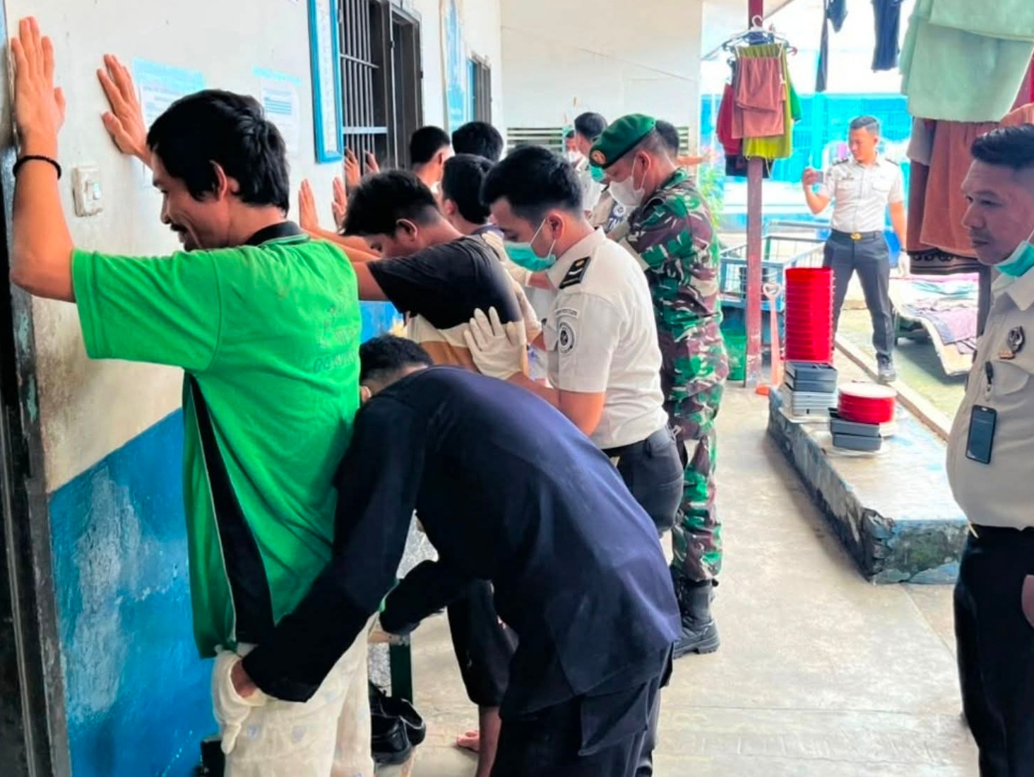 Gegerkan Blok Hunian! Lapas Gunung Tua Gelar Razia Mendadak, Sejumlah Barang Terlarang Disita Petugas