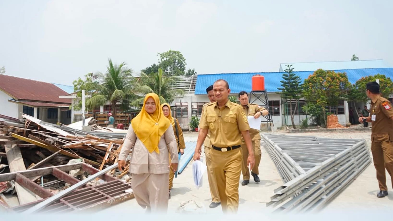 Tinjau Langsung Revitalisasi SMPN 6 Tanjungbalai, Wali Kota Pastikan Pembangunan Tepat Mutu dan Bebas Penyimpangan