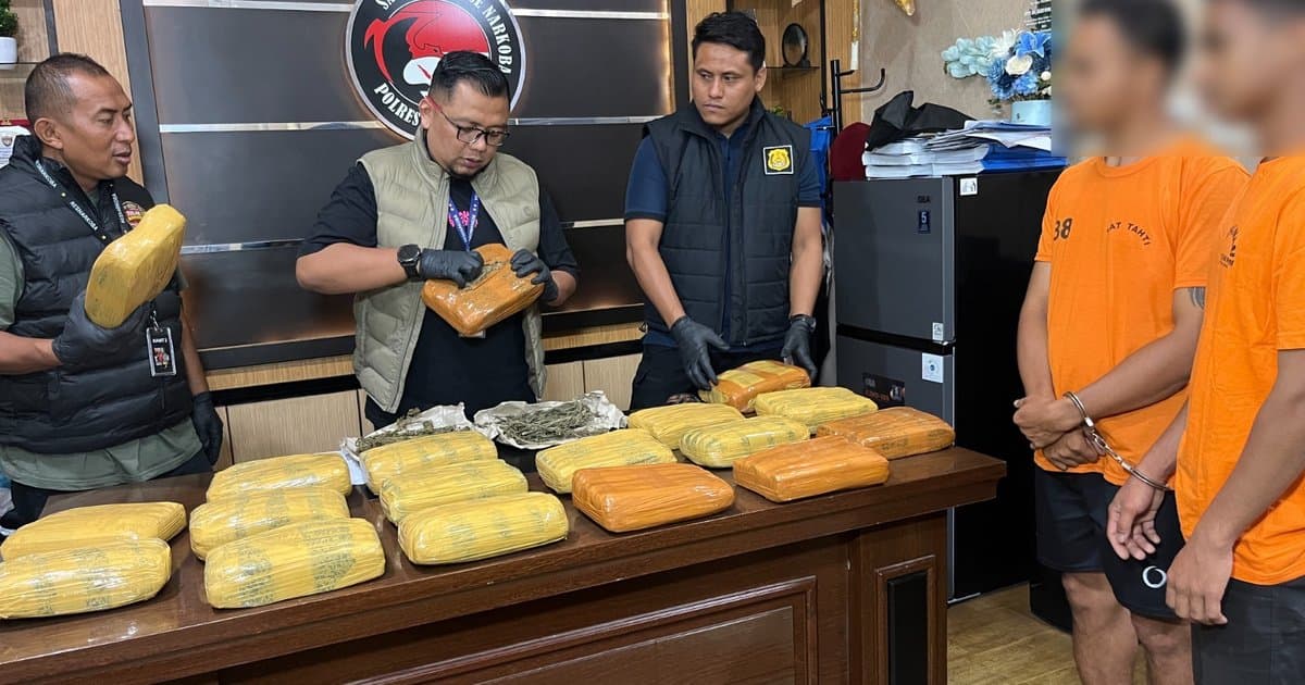 Satresnarkoba Polrestabes Medan Gerebek Gudang Penyimpanan Narkoba Berkedok Kandang Ayam, 18 Kg Ganja Disita
