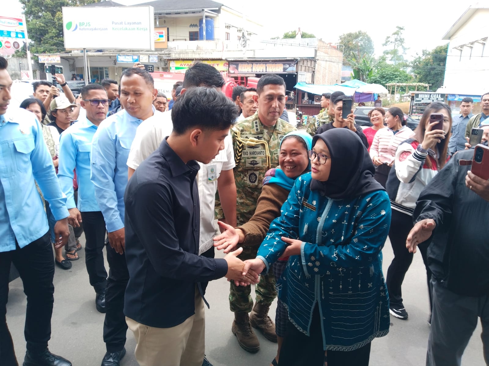 Wapres Gibran Rakabuming Jenguk Anak Korban Keracunan MBG di RSU Efarina Karo