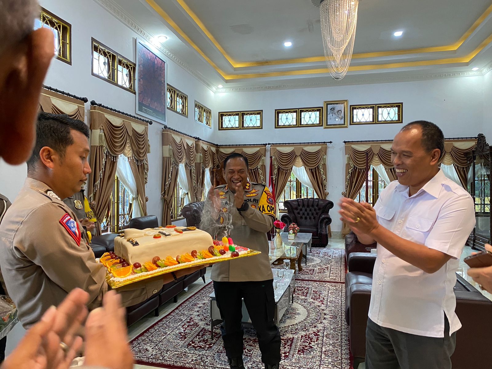 Ultah Bupati Humbahas Ke-48, Kapolres AKBP Hary Buat Surprise