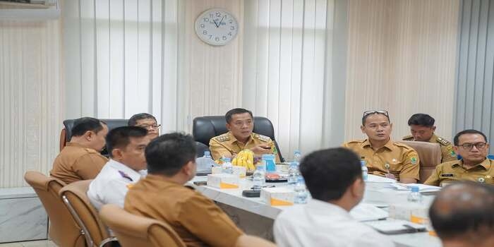 Tanpa APBD! Bupati Aep Syaepuloh, Turunkan Alat Berat Pribadi dan CSR untuk Perbaiki Jalan di Karawang!