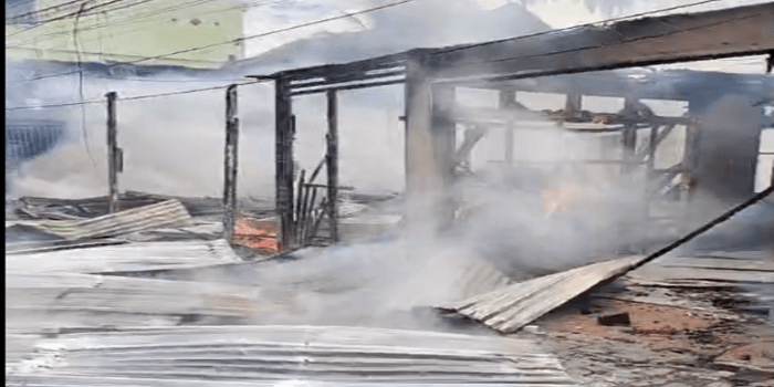 Kebakaran Besar Guncang Jalan Merdeka Padangsidimpuan, Damkar Kerahkan 6 Unit Mobil